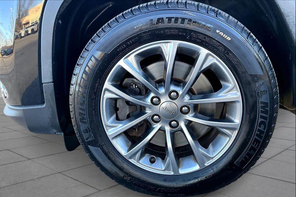 used 2019 Jeep Cherokee car, priced at $16,500