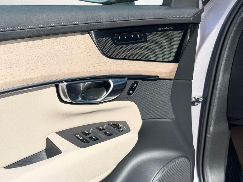 new 2026 Volvo XC90 Plug-In Hybrid car, priced at $83,295