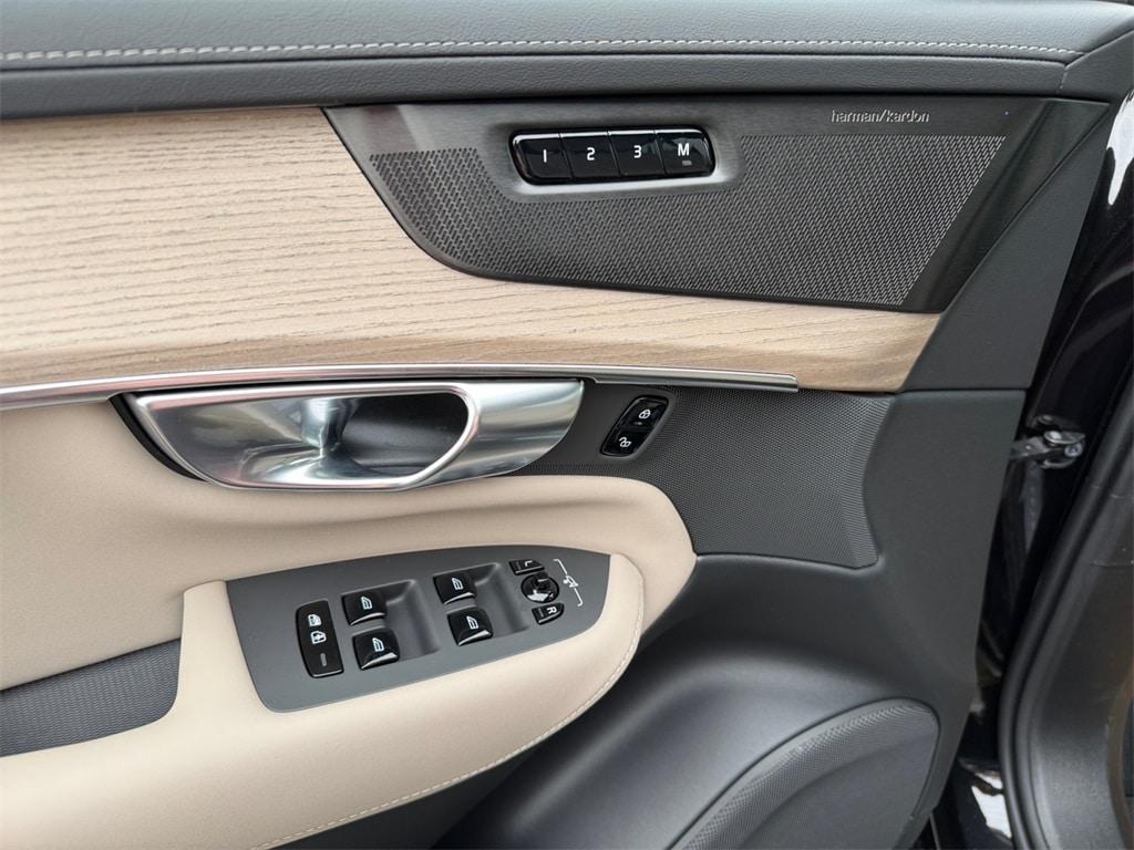 new 2026 Volvo XC90 car, priced at $77,929