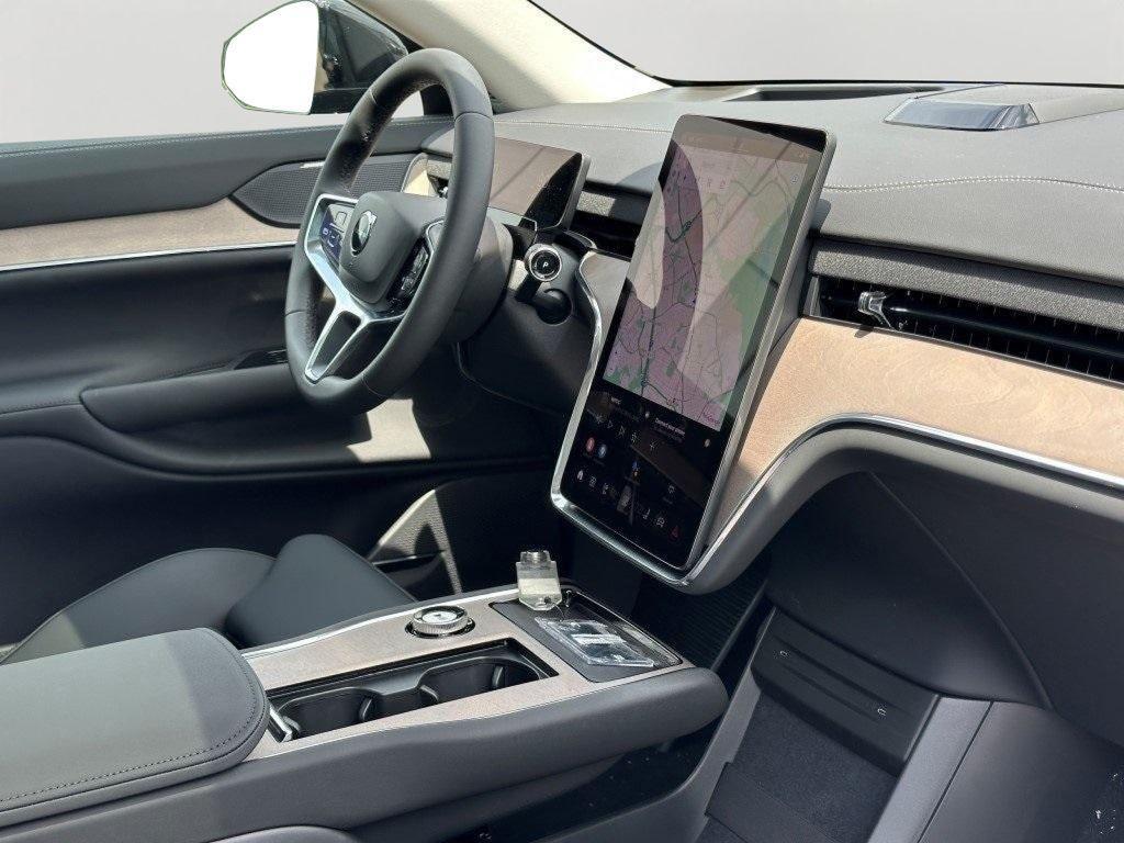 new 2025 Volvo EX90 car, priced at $85,890