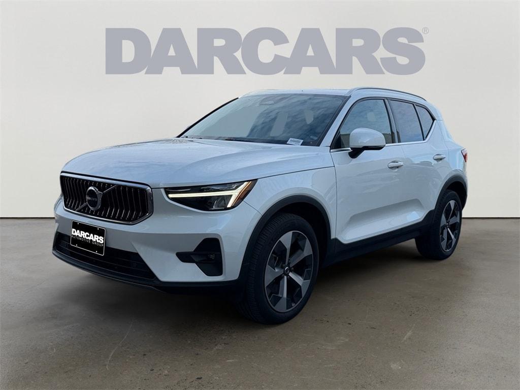 used 2023 Volvo XC40 car, priced at $25,980