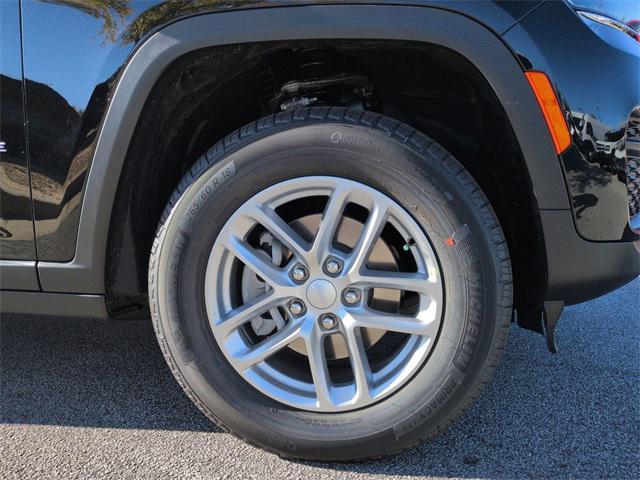new 2025 Jeep Grand Cherokee car, priced at $33,076