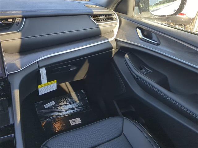 new 2025 Jeep Grand Cherokee car, priced at $43,941