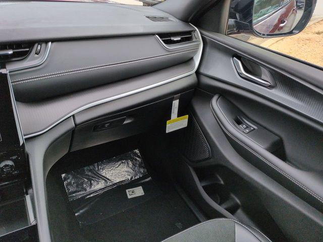 new 2025 Jeep Grand Cherokee car, priced at $36,582