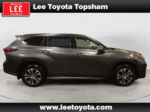 used 2022 Toyota Highlander car, priced at $34,888