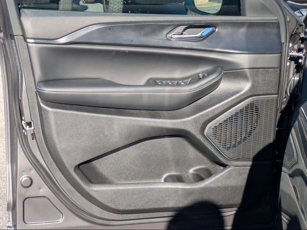 new 2025 Jeep Grand Cherokee car, priced at $45,834