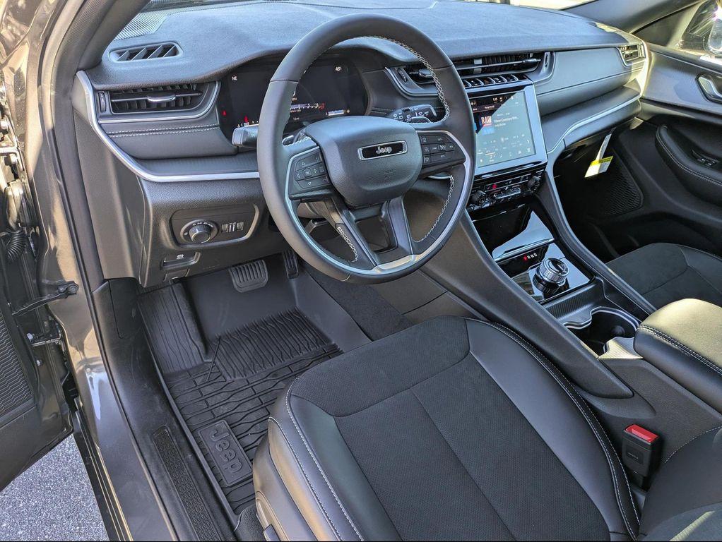 new 2025 Jeep Grand Cherokee car, priced at $45,834