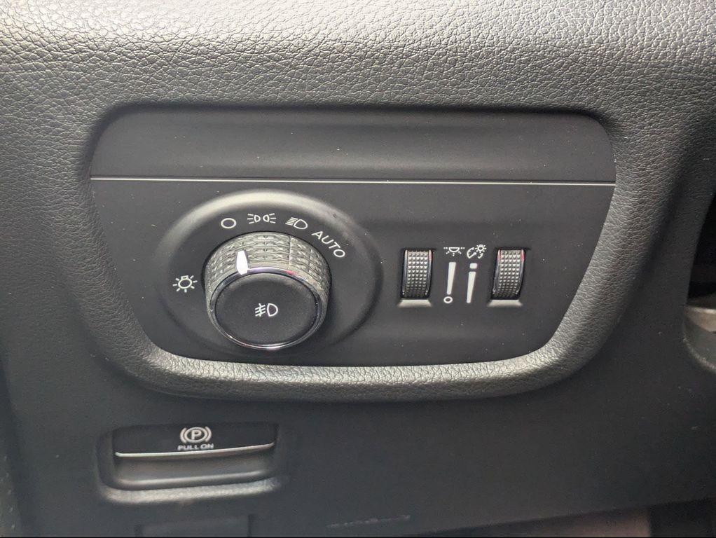 new 2025 Jeep Grand Cherokee car, priced at $60,602