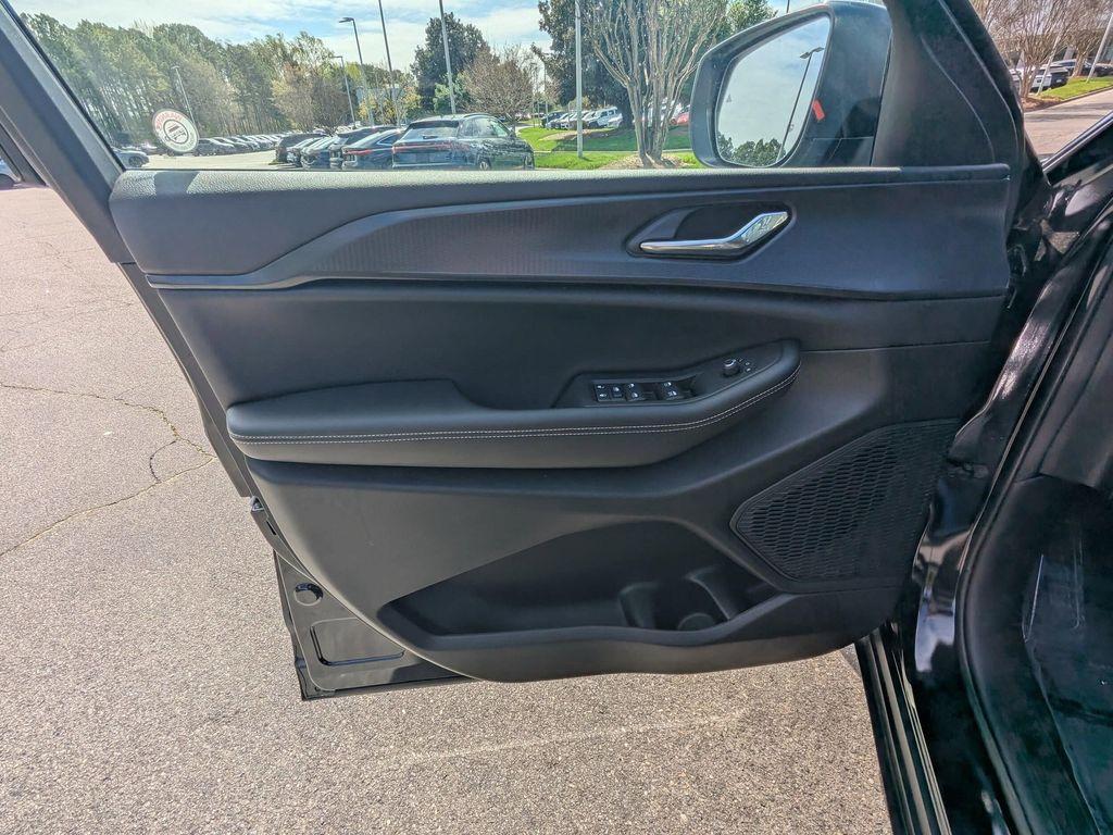 used 2025 Jeep Grand Cherokee car, priced at $34,696