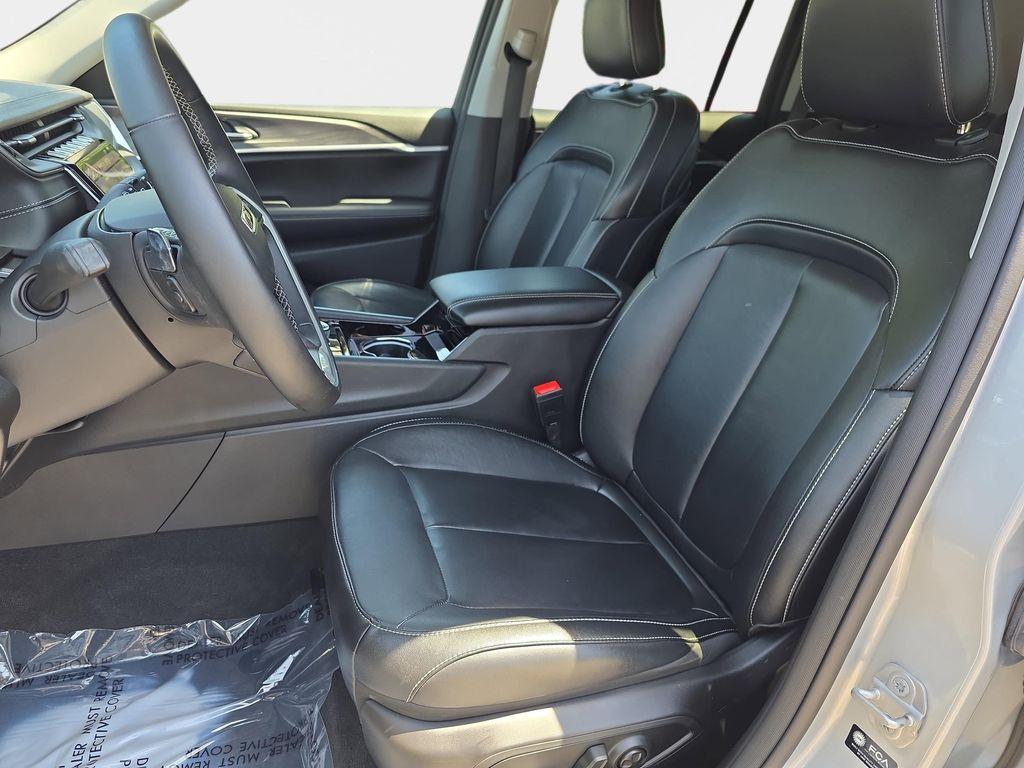 used 2022 Jeep Grand Cherokee car, priced at $31,794