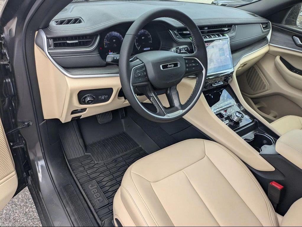 new 2025 Jeep Grand Cherokee car, priced at $48,518