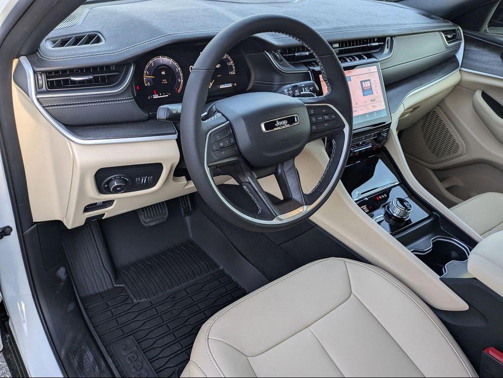 new 2025 Jeep Grand Cherokee car, priced at $46,639
