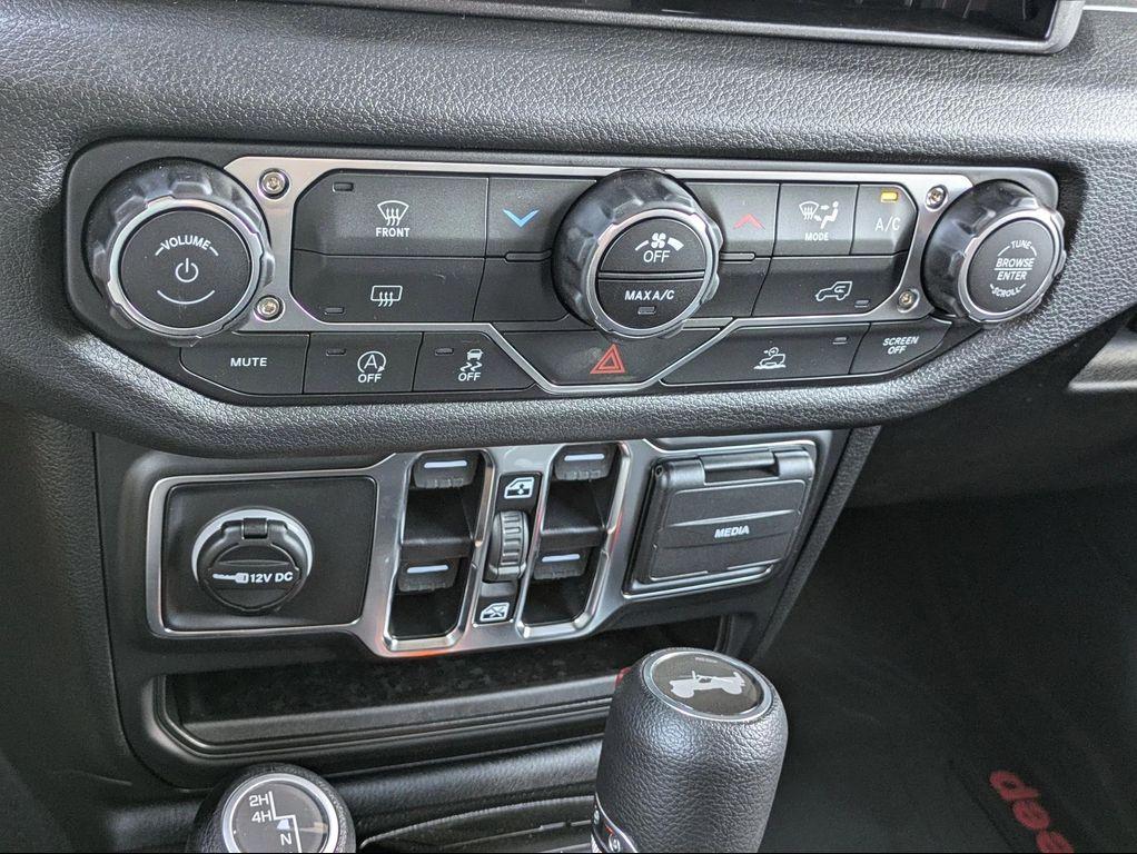 new 2025 Jeep Wrangler car, priced at $41,916