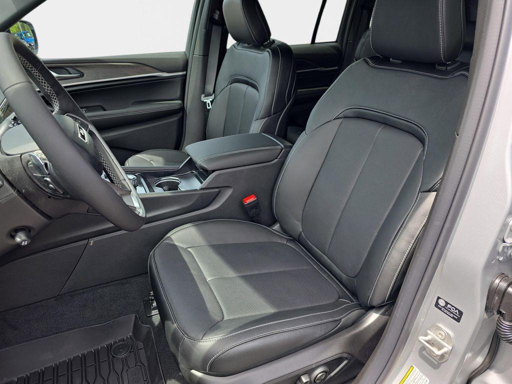 new 2026 Jeep Grand Cherokee car, priced at $50,087