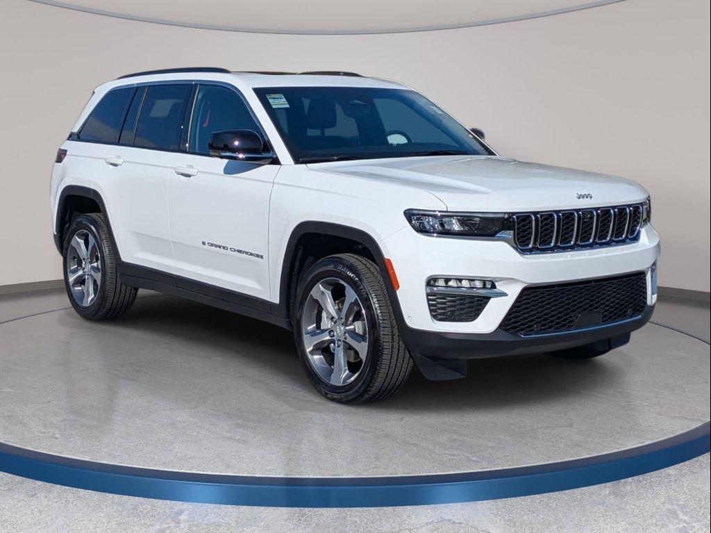 new 2025 Jeep Grand Cherokee car, priced at $44,056