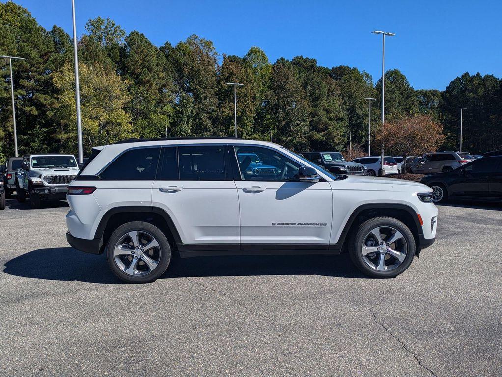 new 2025 Jeep Grand Cherokee car, priced at $50,543
