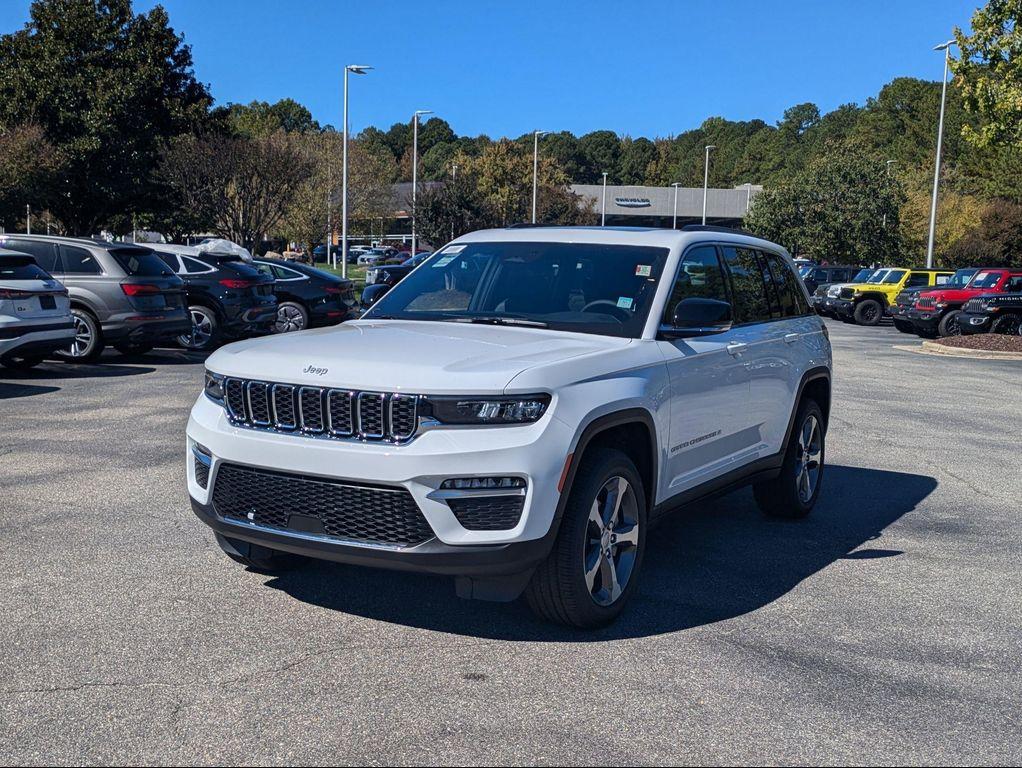 new 2025 Jeep Grand Cherokee car, priced at $50,543