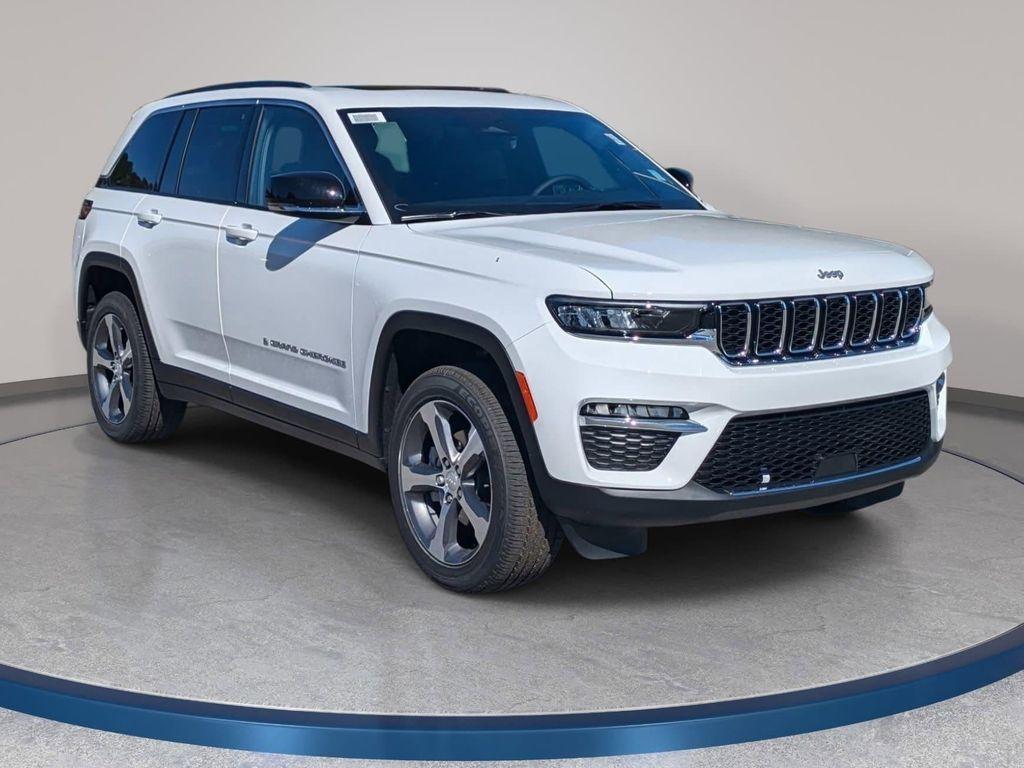 new 2025 Jeep Grand Cherokee car, priced at $43,318