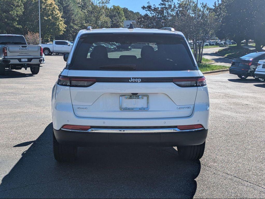 new 2025 Jeep Grand Cherokee car, priced at $50,543