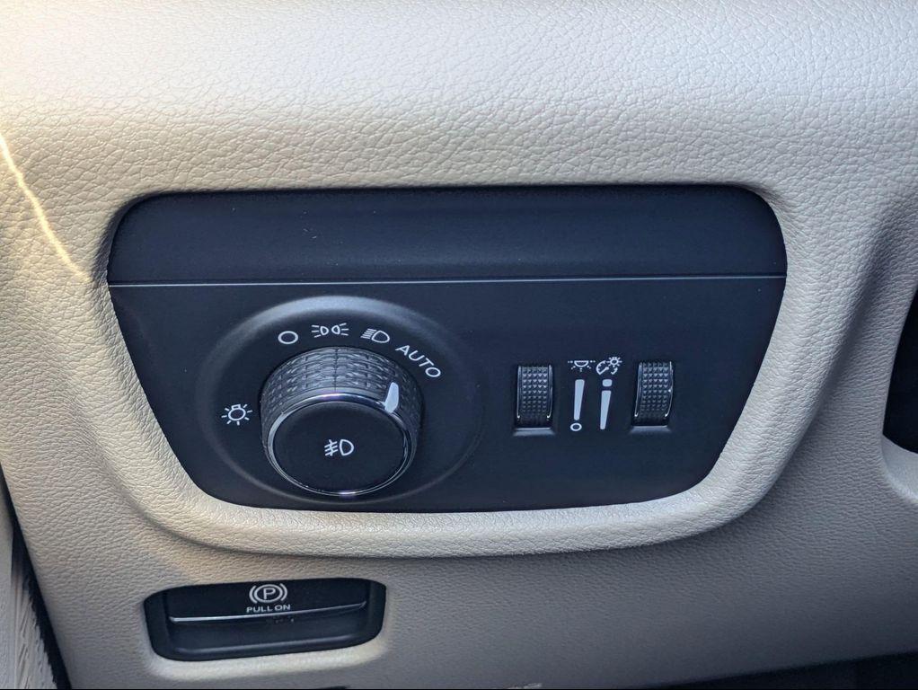 new 2025 Jeep Grand Cherokee L car, priced at $44,416