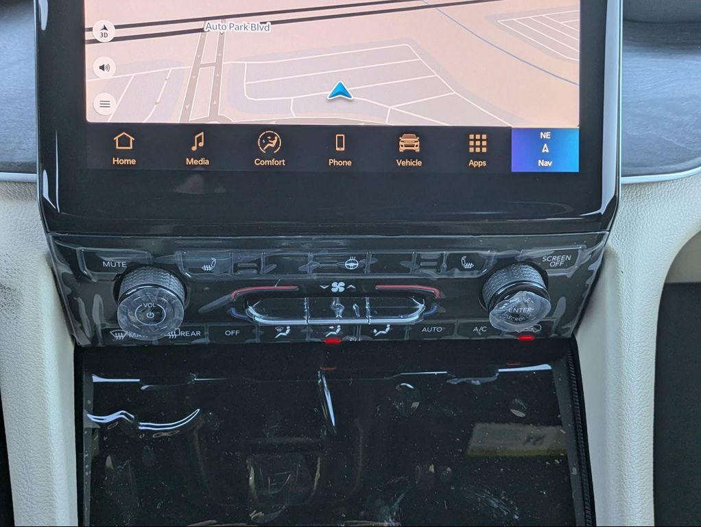 new 2025 Jeep Grand Cherokee L car, priced at $44,116