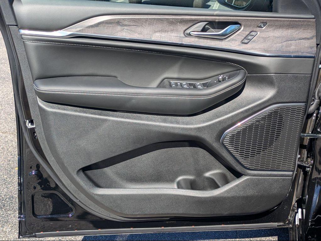 new 2025 Jeep Grand Cherokee L car, priced at $63,108