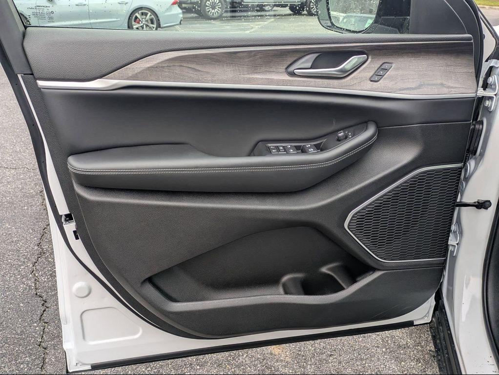 new 2026 Jeep Grand Cherokee car, priced at $46,168