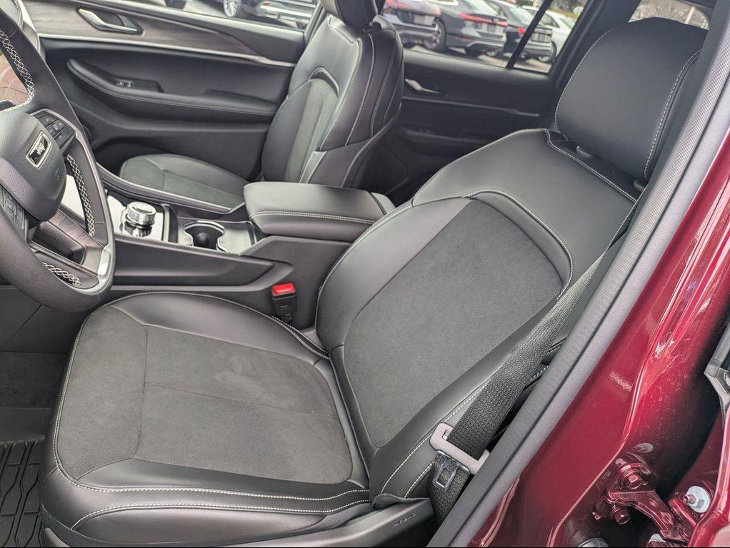 new 2026 Jeep Grand Cherokee car, priced at $43,949