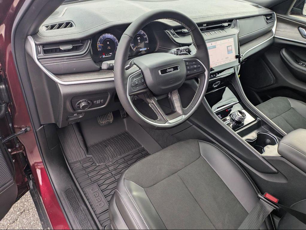 new 2026 Jeep Grand Cherokee car, priced at $43,949