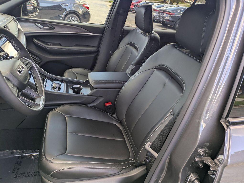 new 2025 Jeep Grand Cherokee L car, priced at $52,594