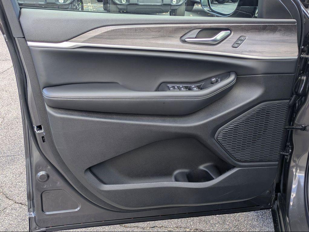 new 2025 Jeep Grand Cherokee L car, priced at $52,594