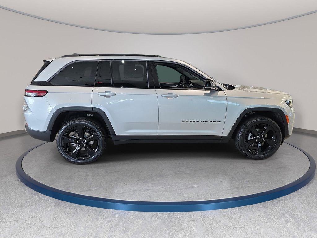 new 2026 Jeep Grand Cherokee car, priced at $46,221