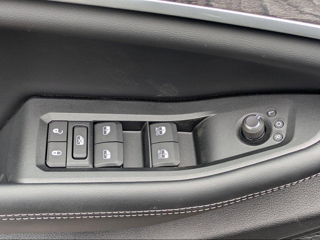 new 2026 Jeep Grand Cherokee car, priced at $43,601