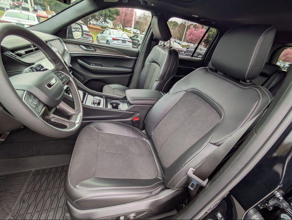 new 2026 Jeep Grand Cherokee car, priced at $43,601