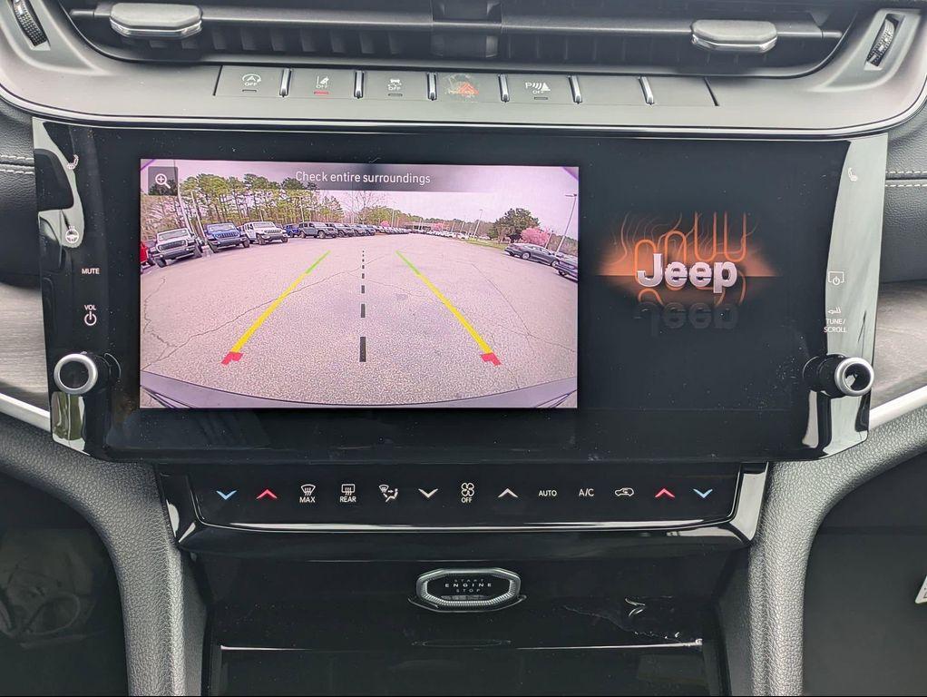 new 2026 Jeep Grand Cherokee car, priced at $43,601