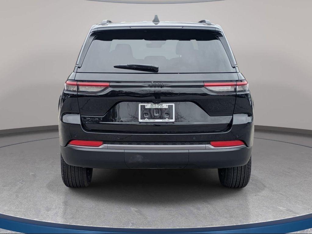 new 2026 Jeep Grand Cherokee car, priced at $43,601