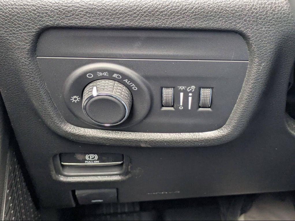new 2026 Jeep Grand Cherokee car, priced at $43,601
