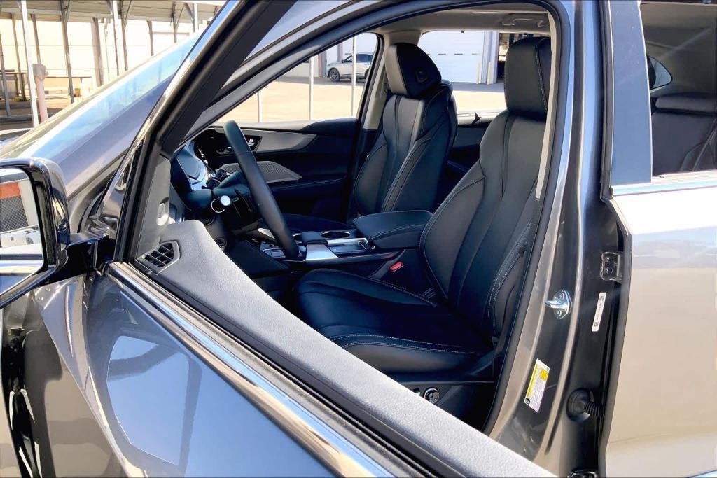 used 2024 Acura MDX car, priced at $43,295