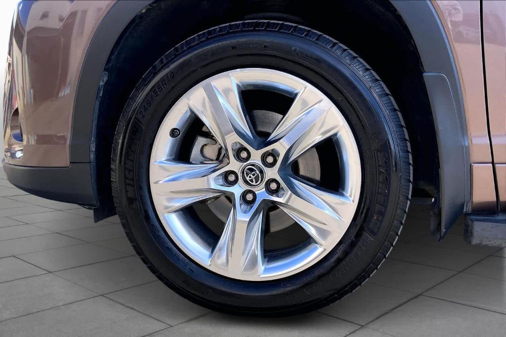 used 2017 Toyota Highlander car, priced at $22,795
