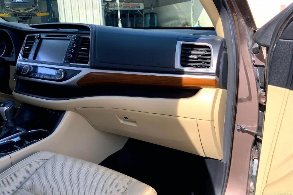 used 2017 Toyota Highlander car, priced at $22,795