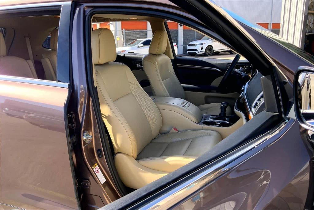 used 2017 Toyota Highlander car, priced at $22,795