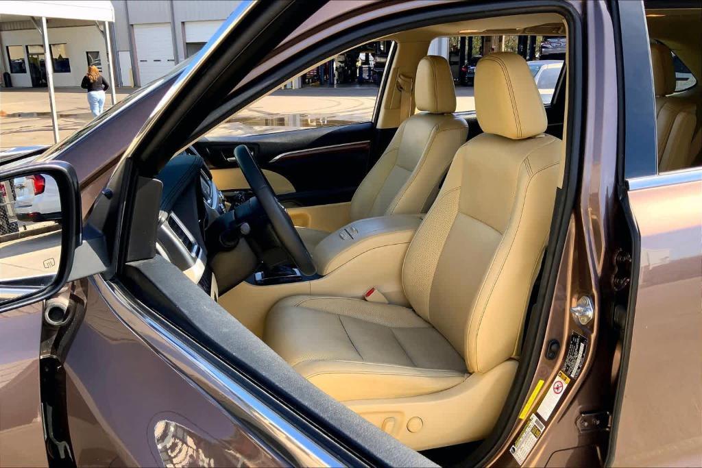 used 2017 Toyota Highlander car, priced at $22,795