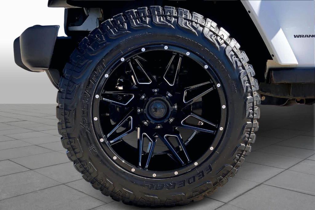 used 2015 Jeep Wrangler Unlimited car, priced at $16,995