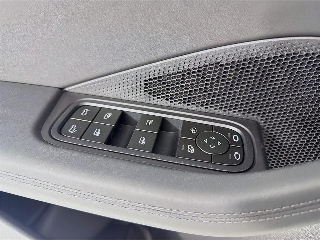 new 2025 Porsche Macan car