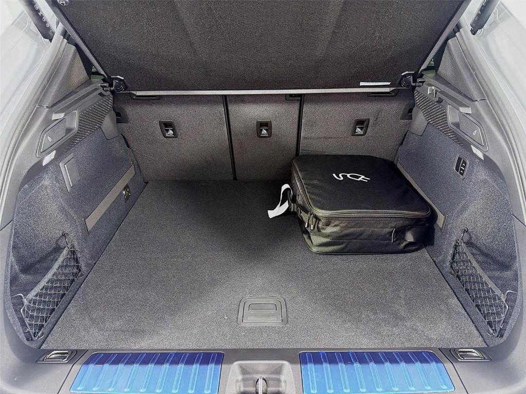 new 2025 Porsche Macan car