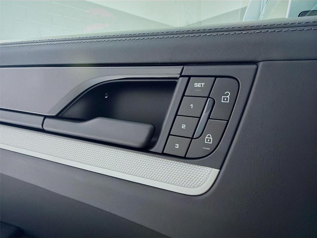 new 2025 Porsche Cayenne car