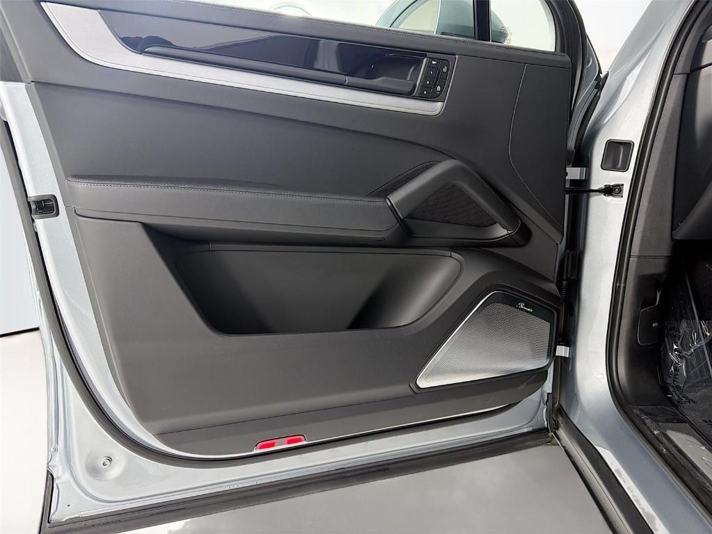 new 2025 Porsche Cayenne car