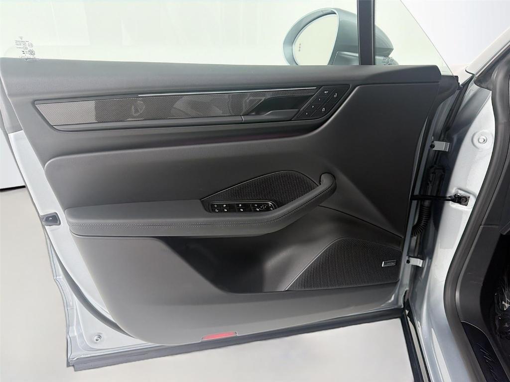 new 2025 Porsche Macan car