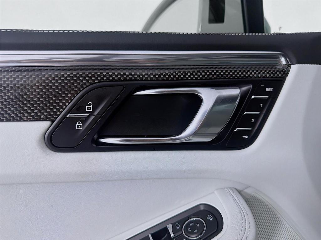 new 2025 Porsche Macan car