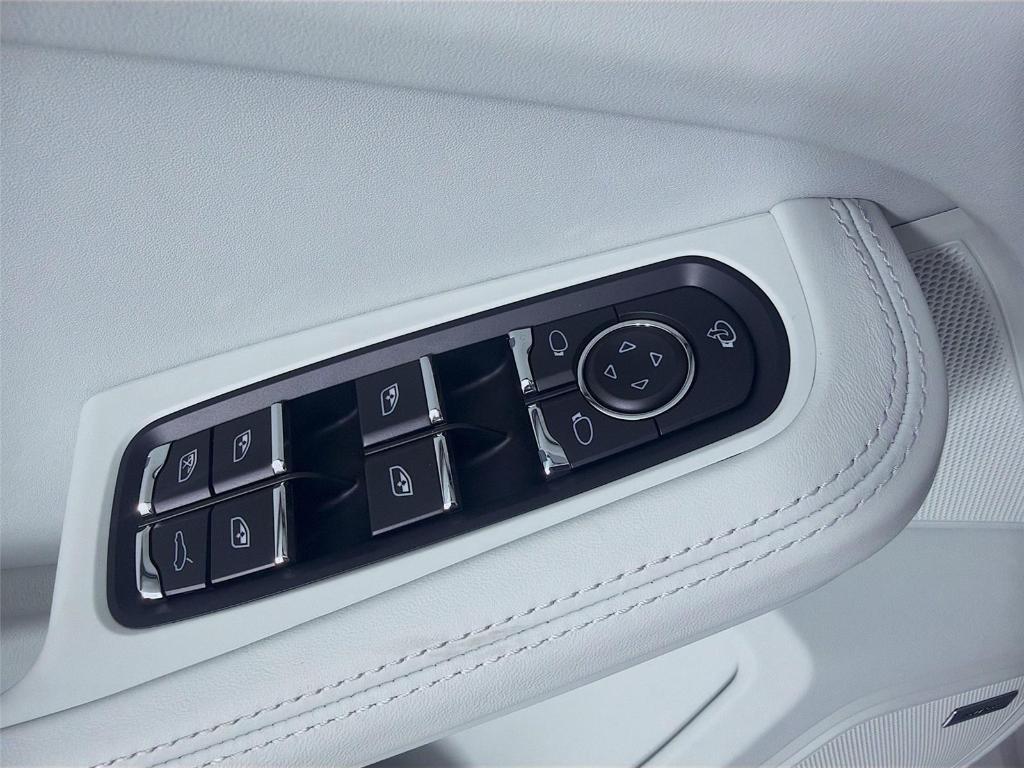 new 2025 Porsche Macan car